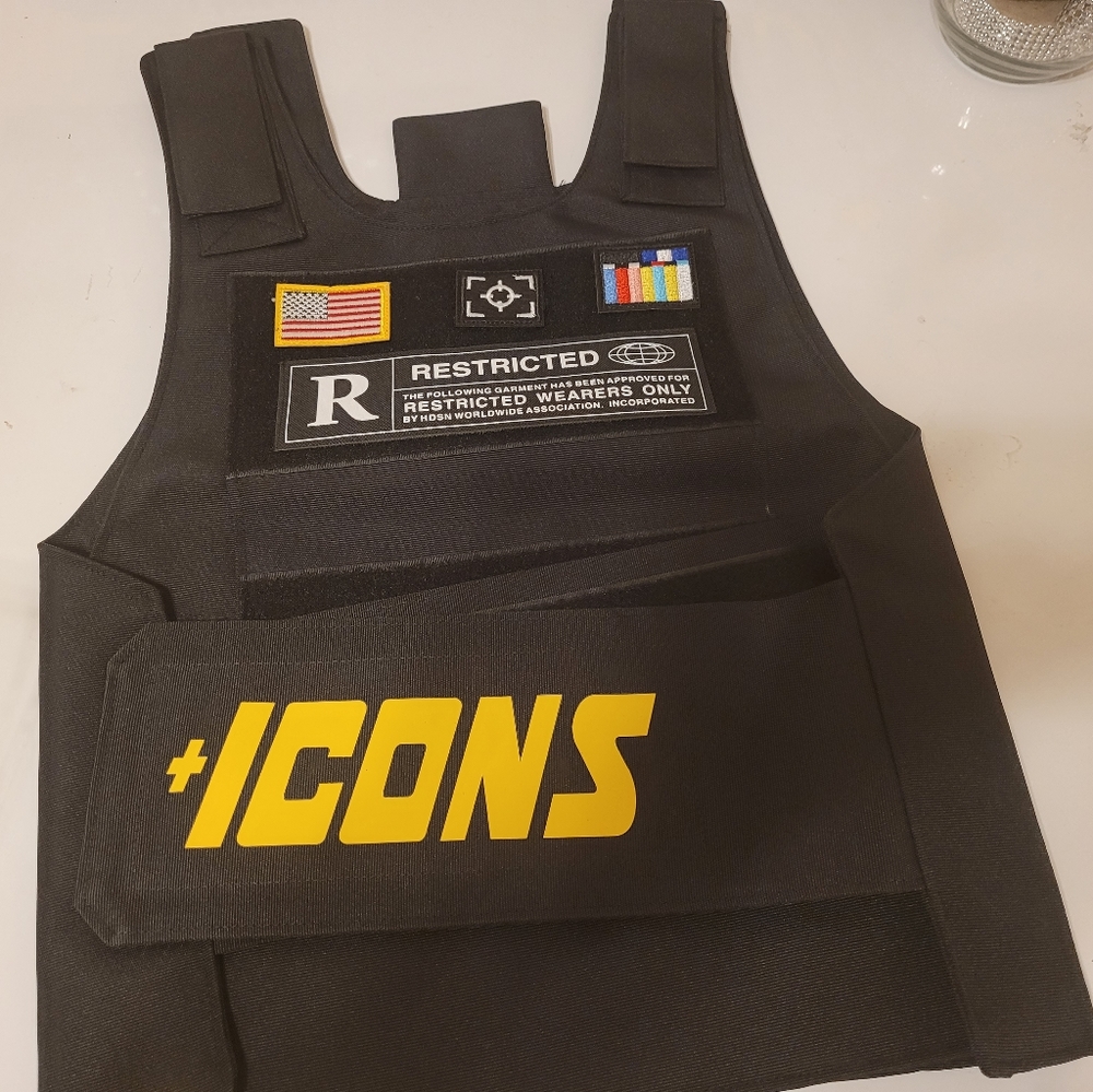 Vest - Picture 3 of 6